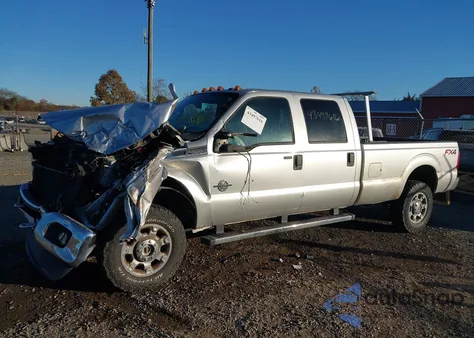 2015 Ford F-250 Xlt z USA, uszkodzony, nr VIN 1FT7W2BT7FEA80070